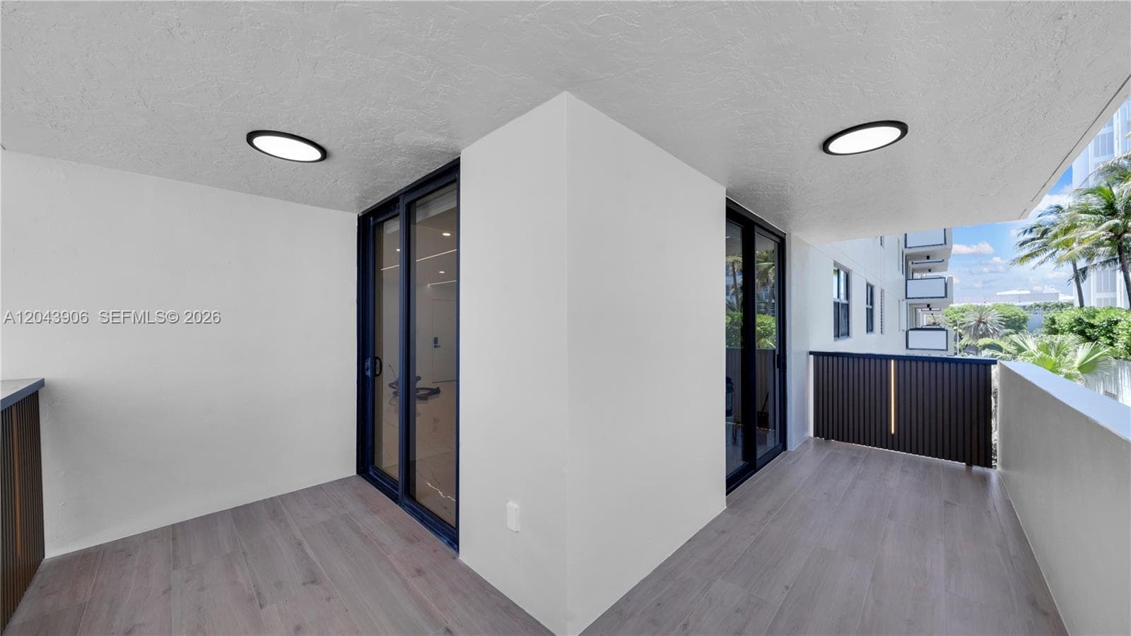 1623 Collins Ave 415 photo 4
