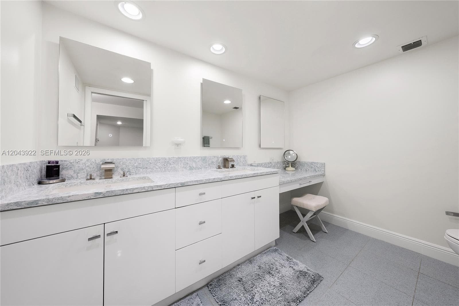 5500 Collins Ave 1902 photo 23