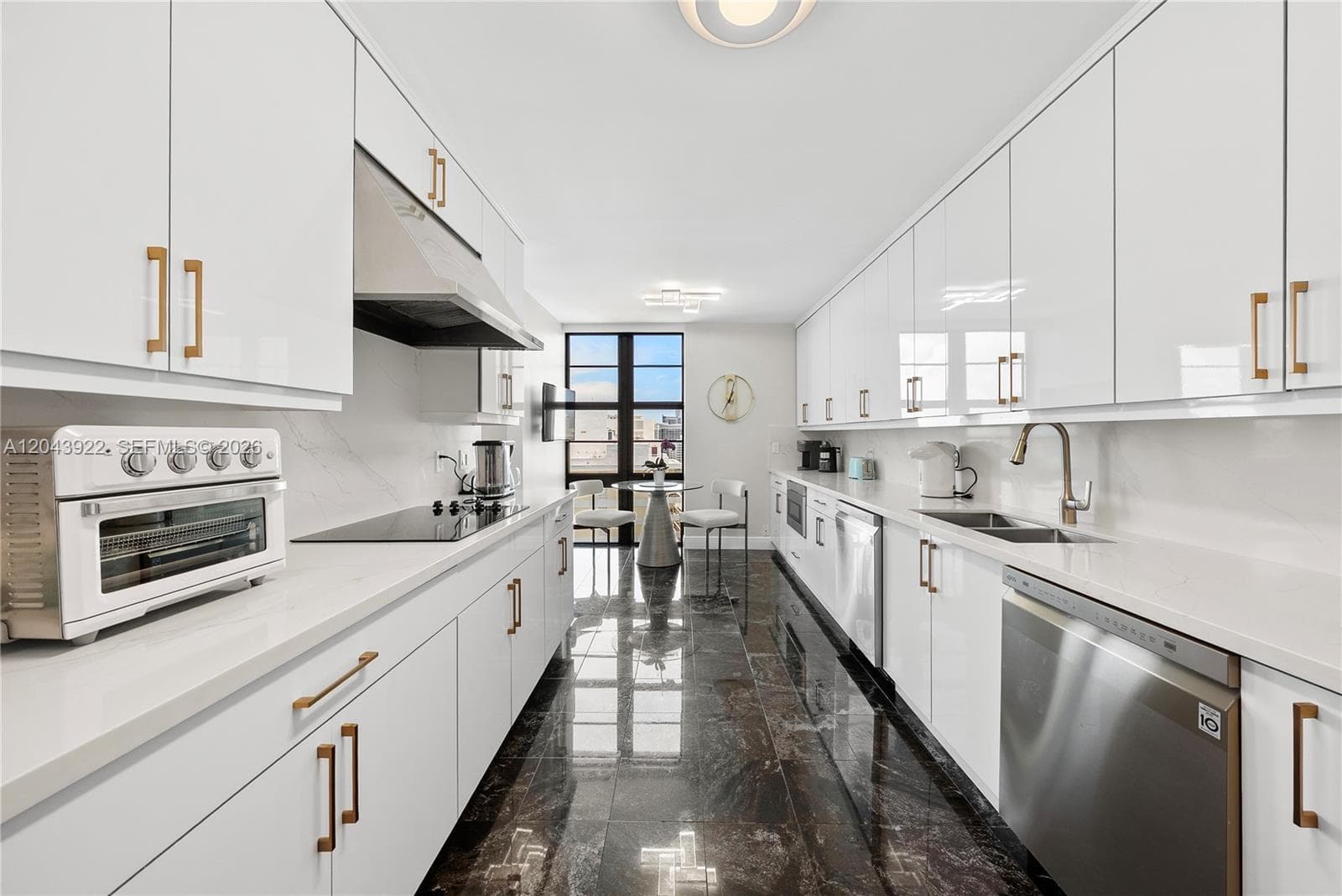 5500 Collins Ave 1902 photo 17