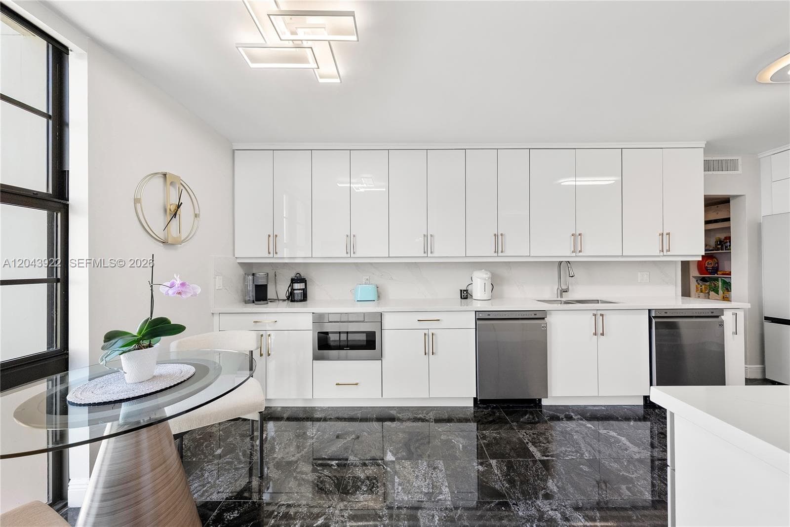 5500 Collins Ave 1902 photo 16