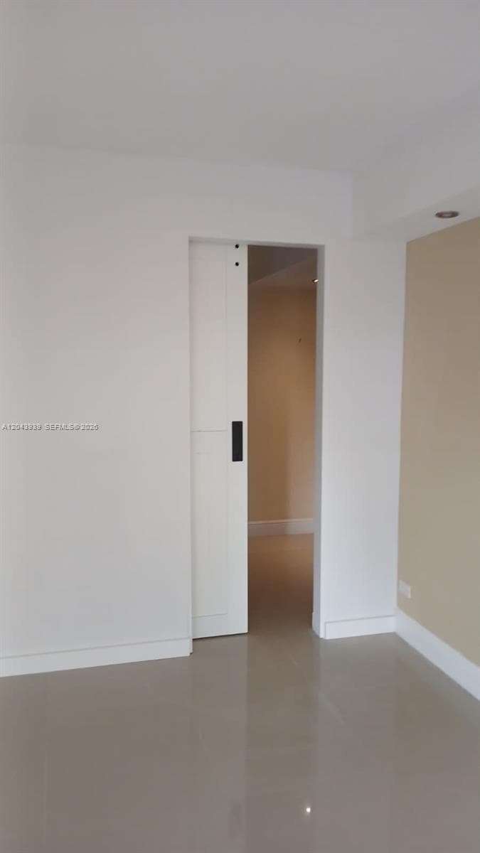 1800 NE 114th St 508 photo 3