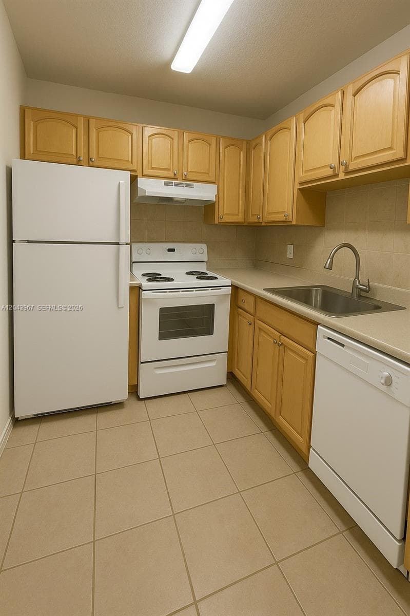2775 Taft St 307 photo 4
