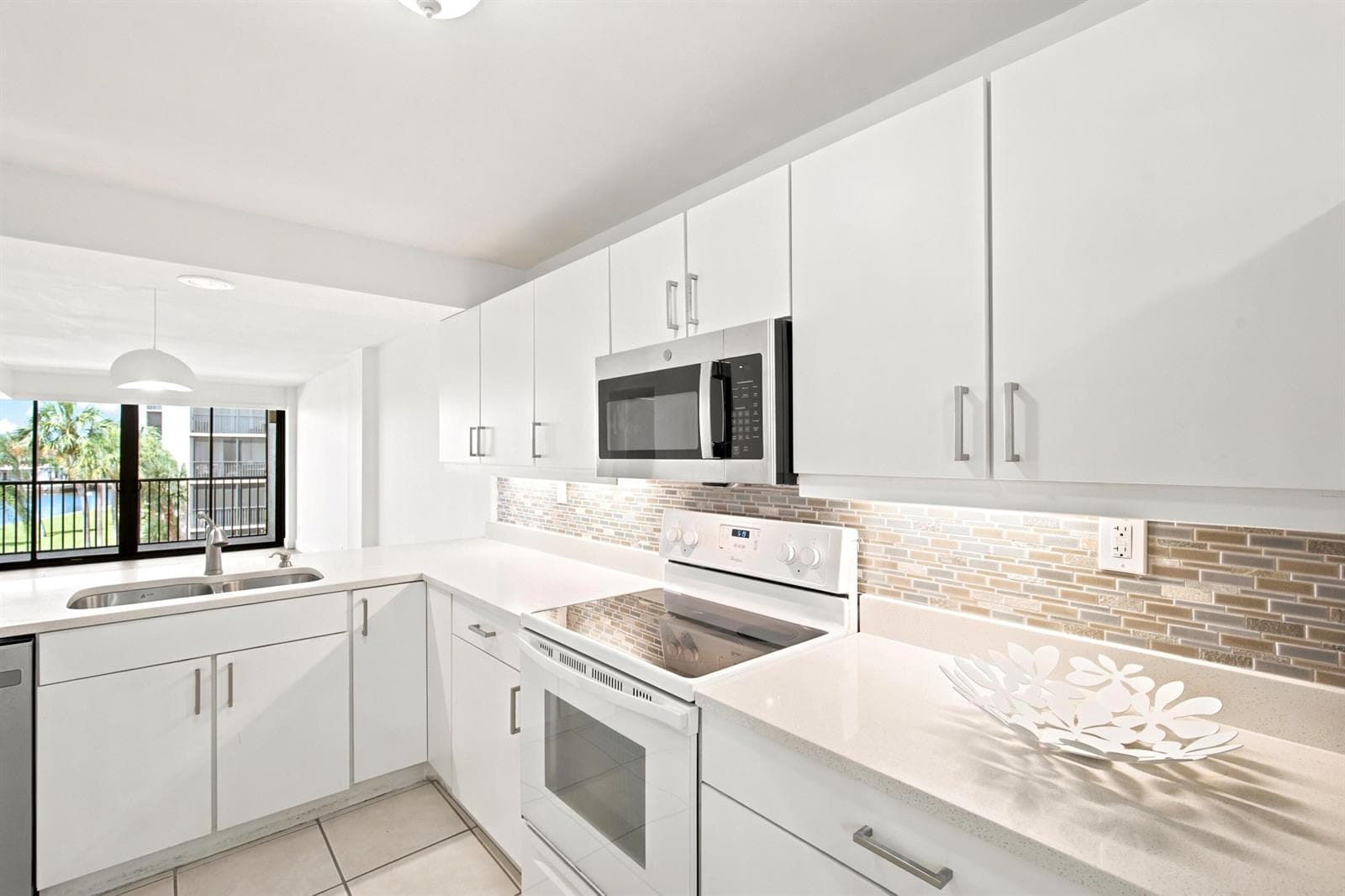 8 Royal Palm Way 3020 photo 9