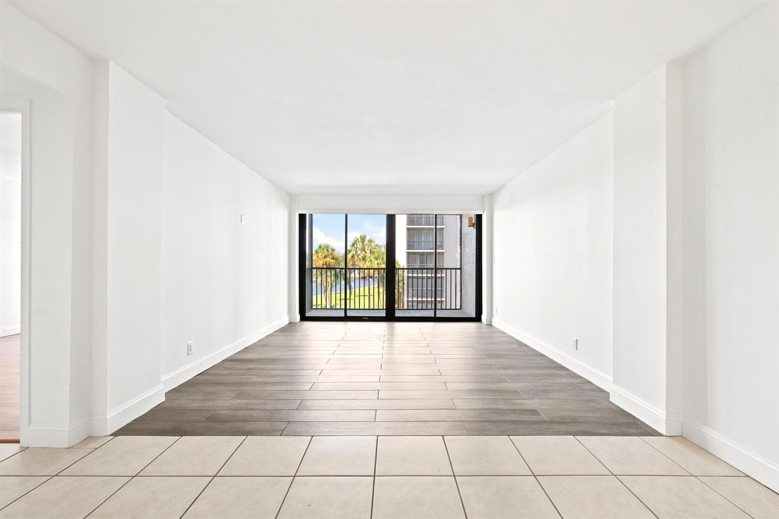 8 Royal Palm Way 3020 photo 14