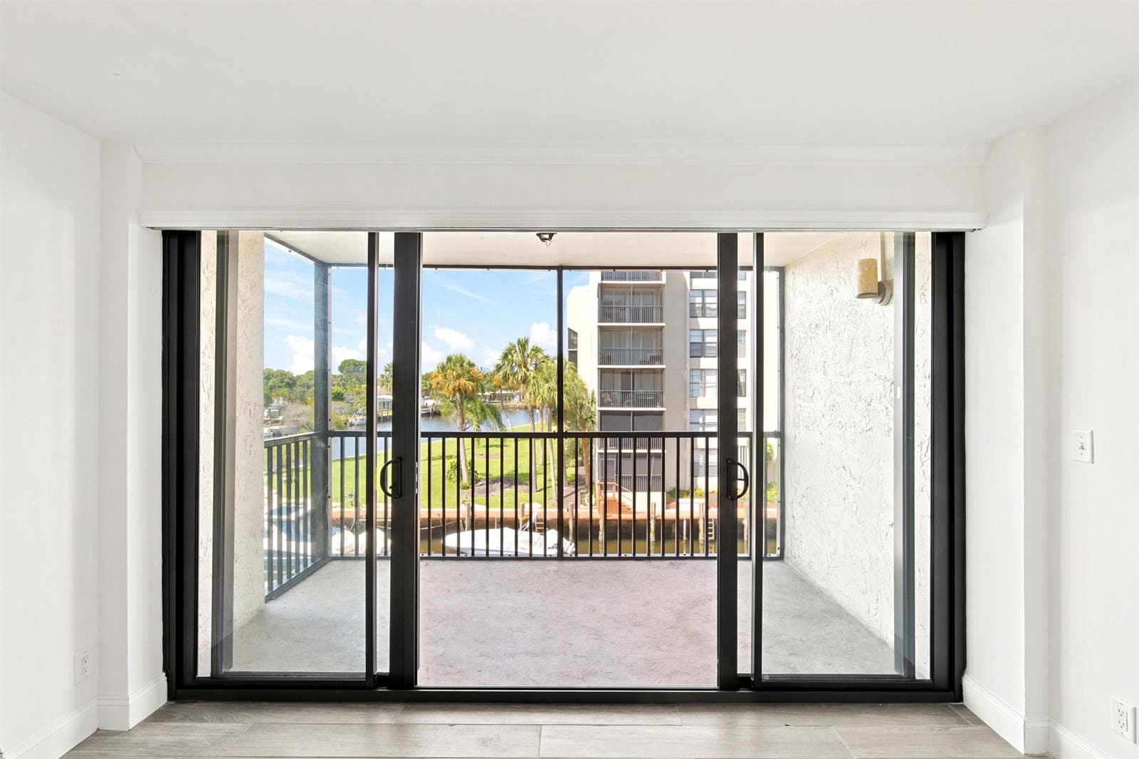 8 Royal Palm Way 3020 photo 19
