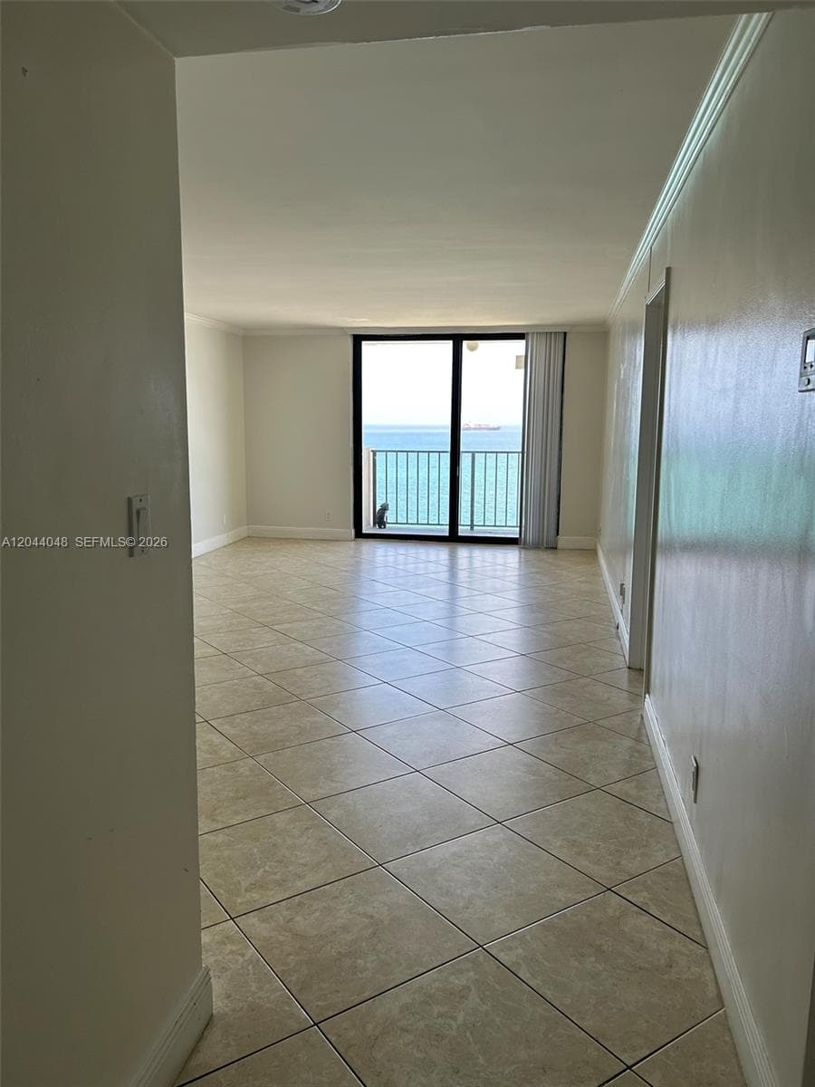2625 Collins Ave 1805 photo 2