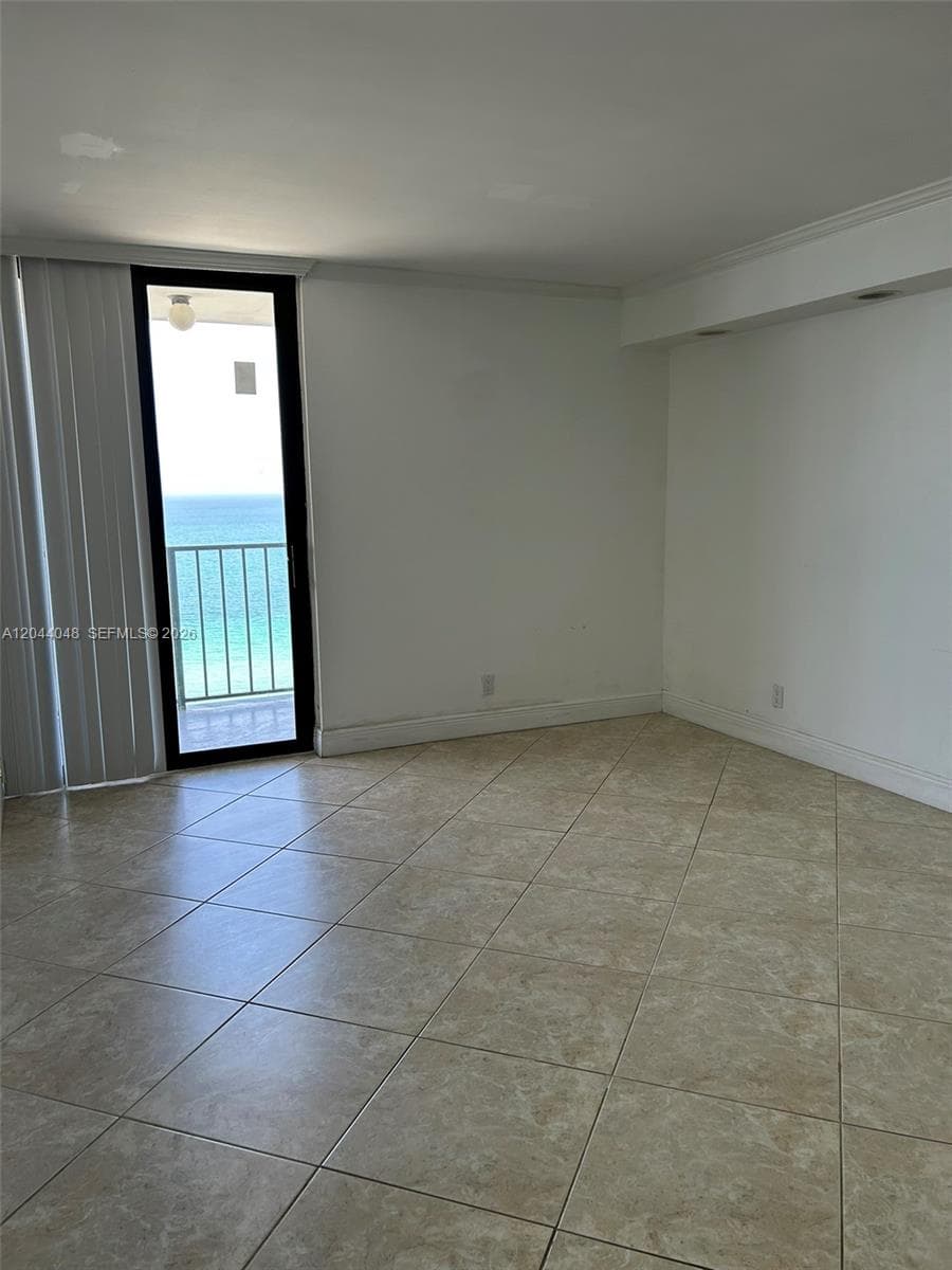 2625 Collins Ave 1805 photo 3