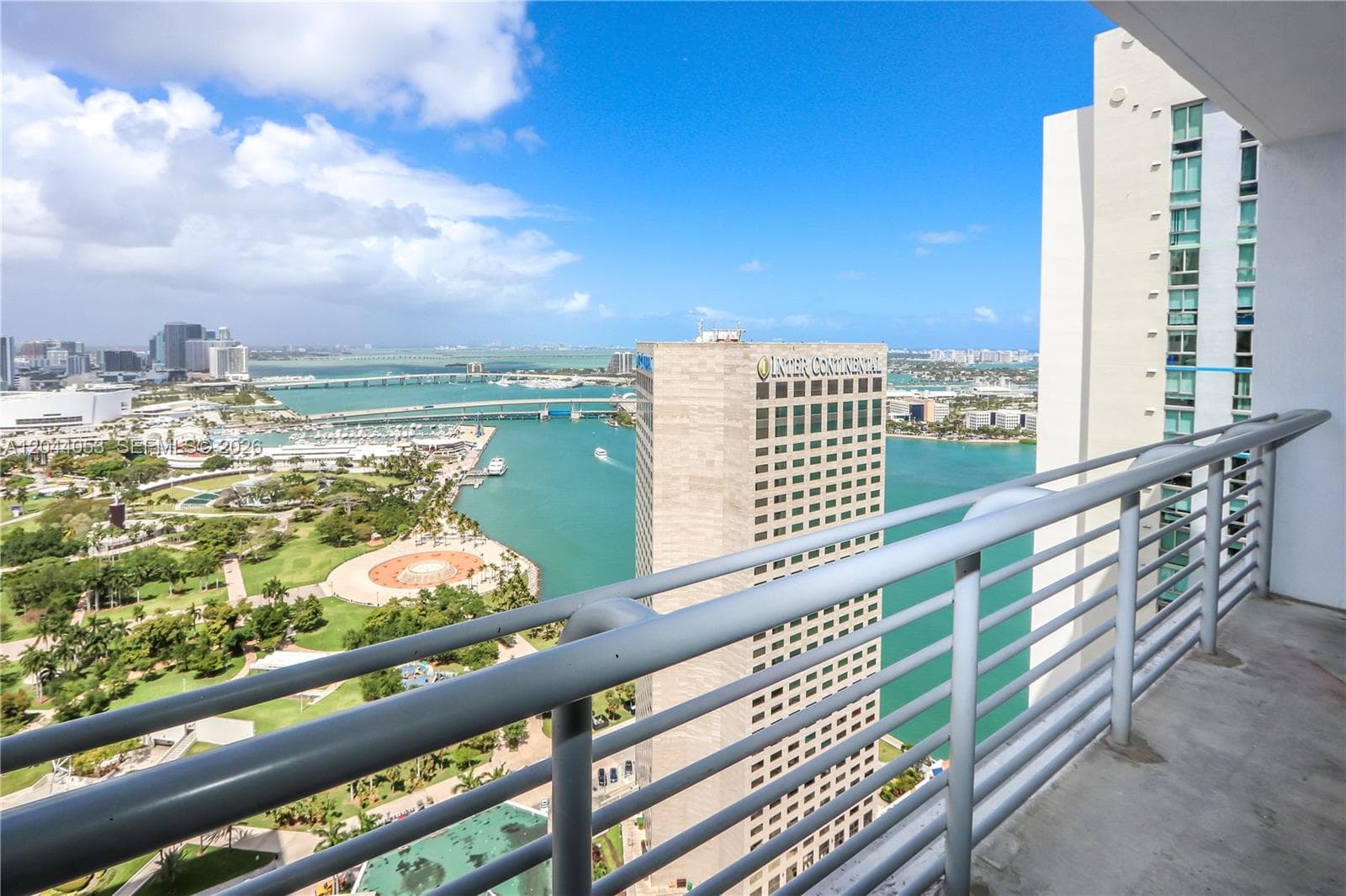 325 S Biscayne Blvd 3616 photo 2