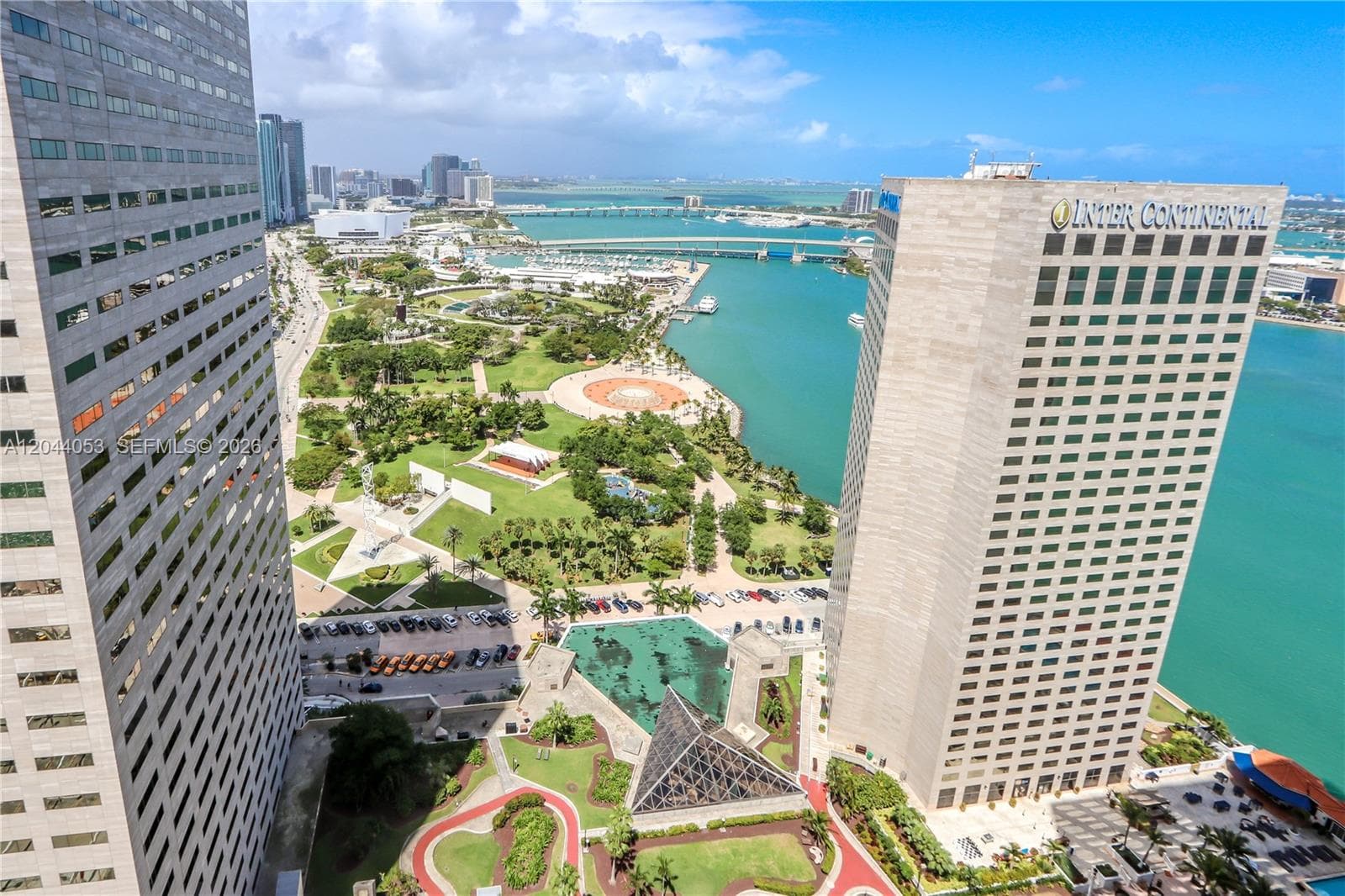 325 S Biscayne Blvd 3616 photo 1