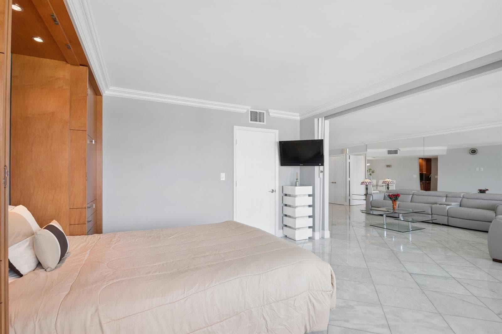 2100 S Ocean Lane 703 photo 16