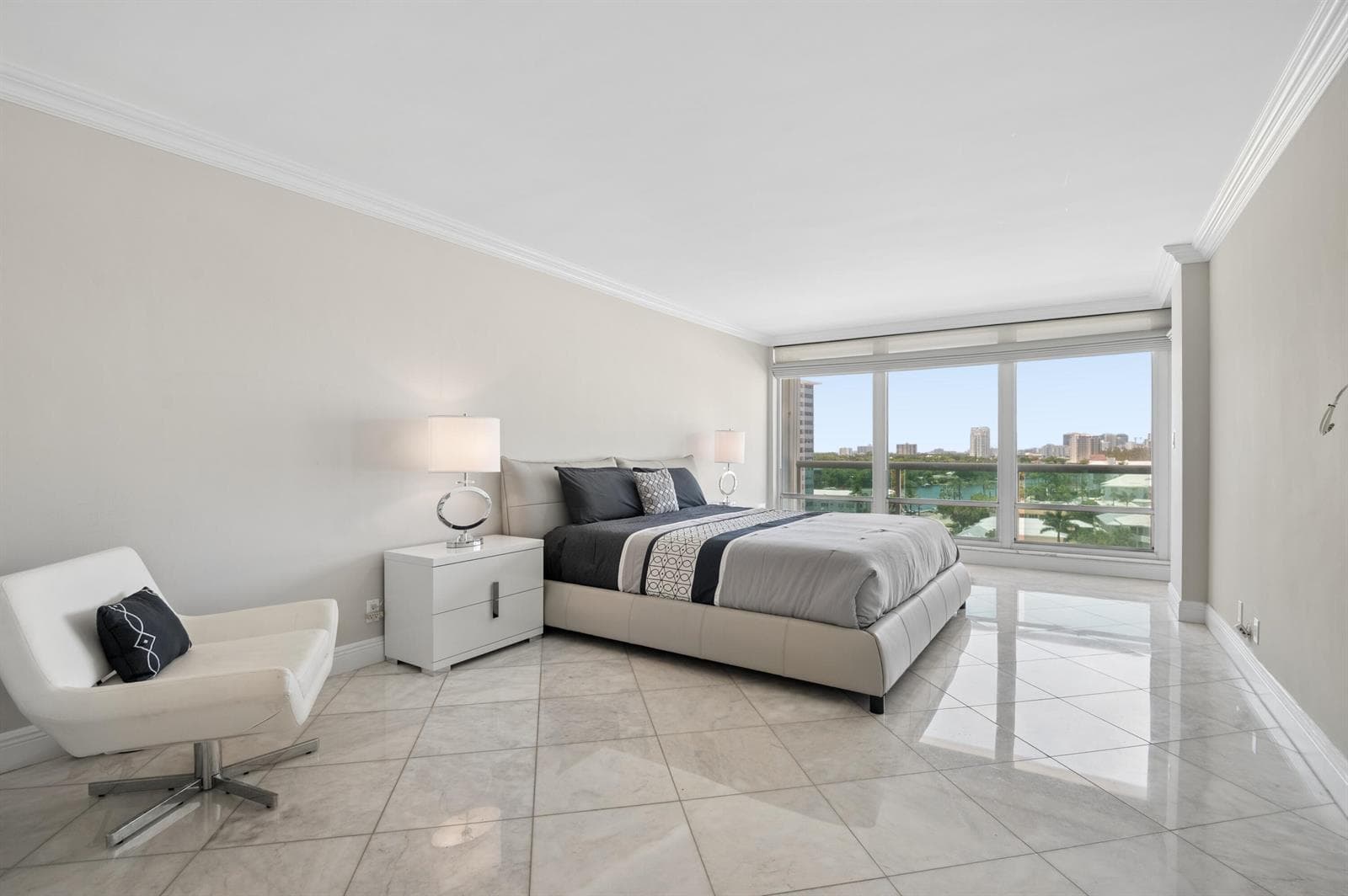 2100 S Ocean Lane 703 photo 11