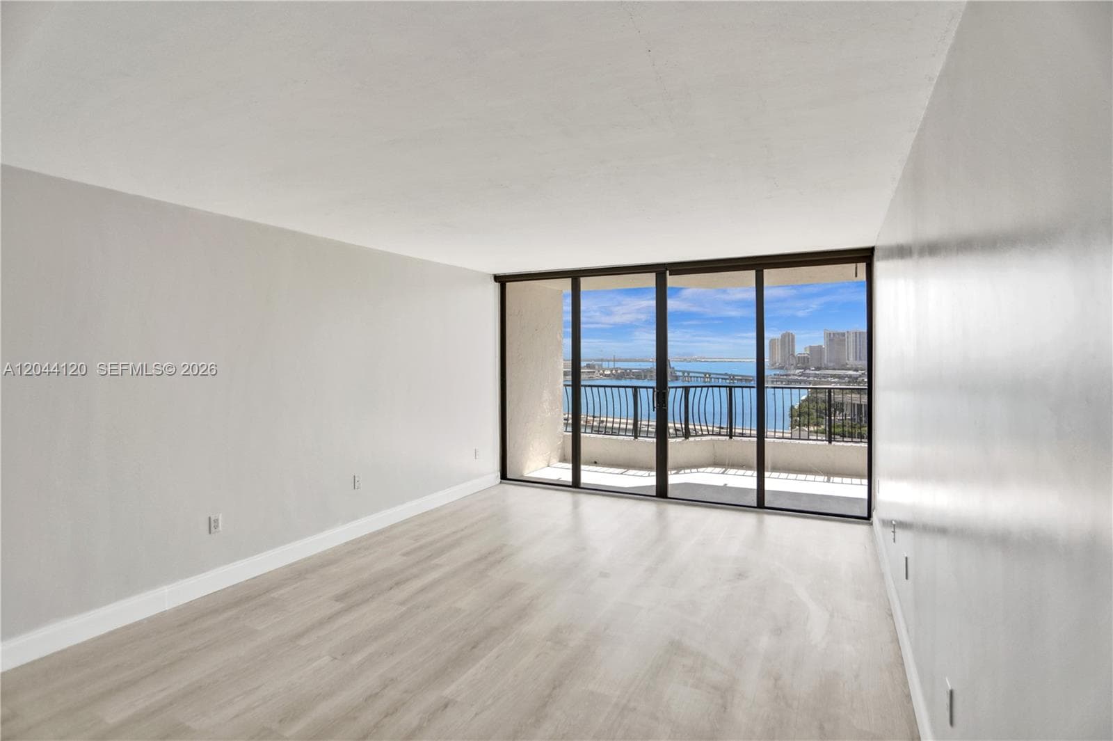 555 NE 15th St 20I photo 16