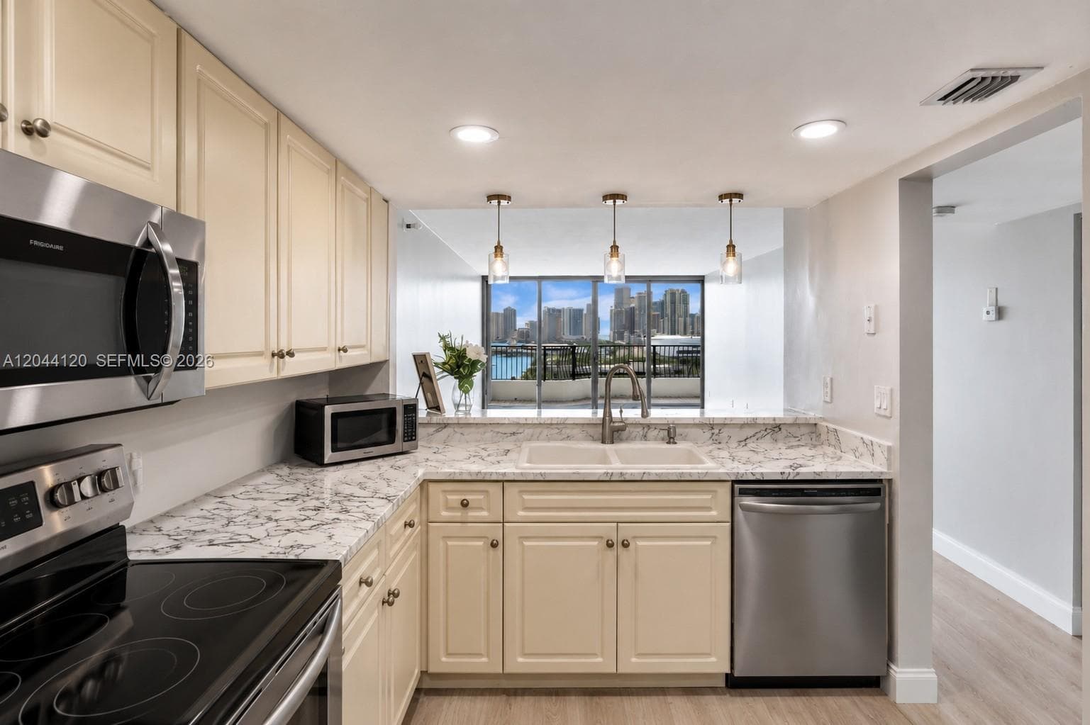 555 NE 15th St 20I photo 11