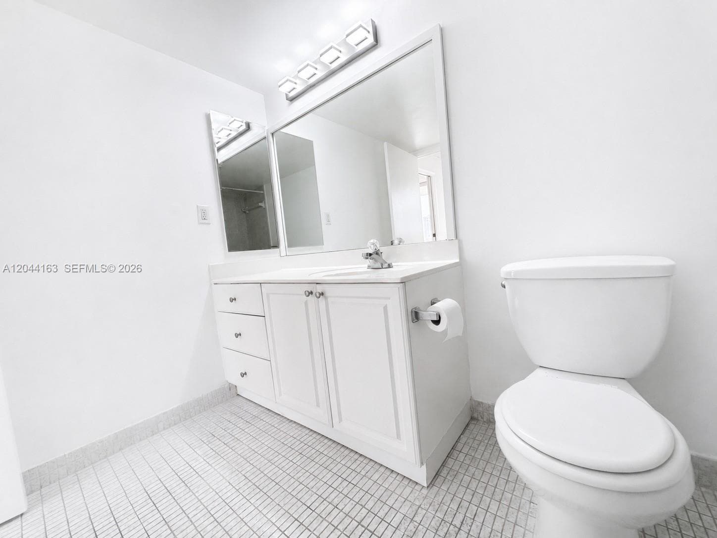 290 174th St 1207 photo 18