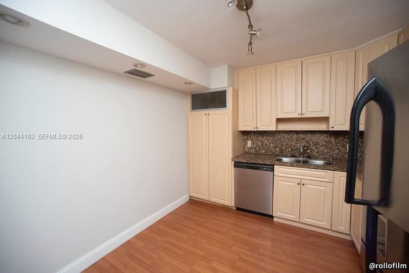 2801 NE 183rd St 709W photo 13