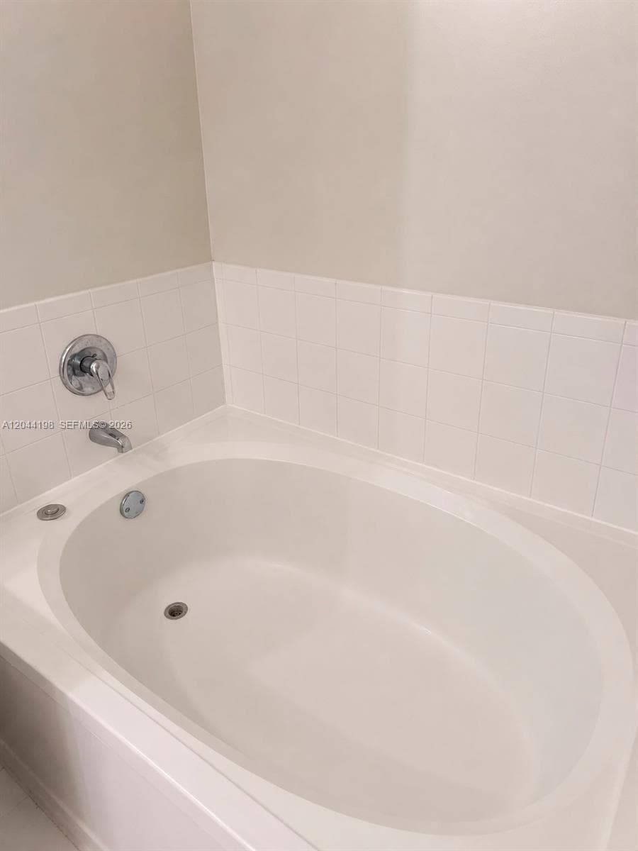 17145 N Bay Rd 4307 photo 9
