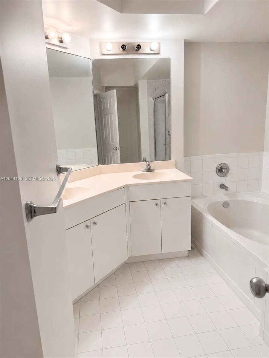 17145 N Bay Rd 4307 photo 8