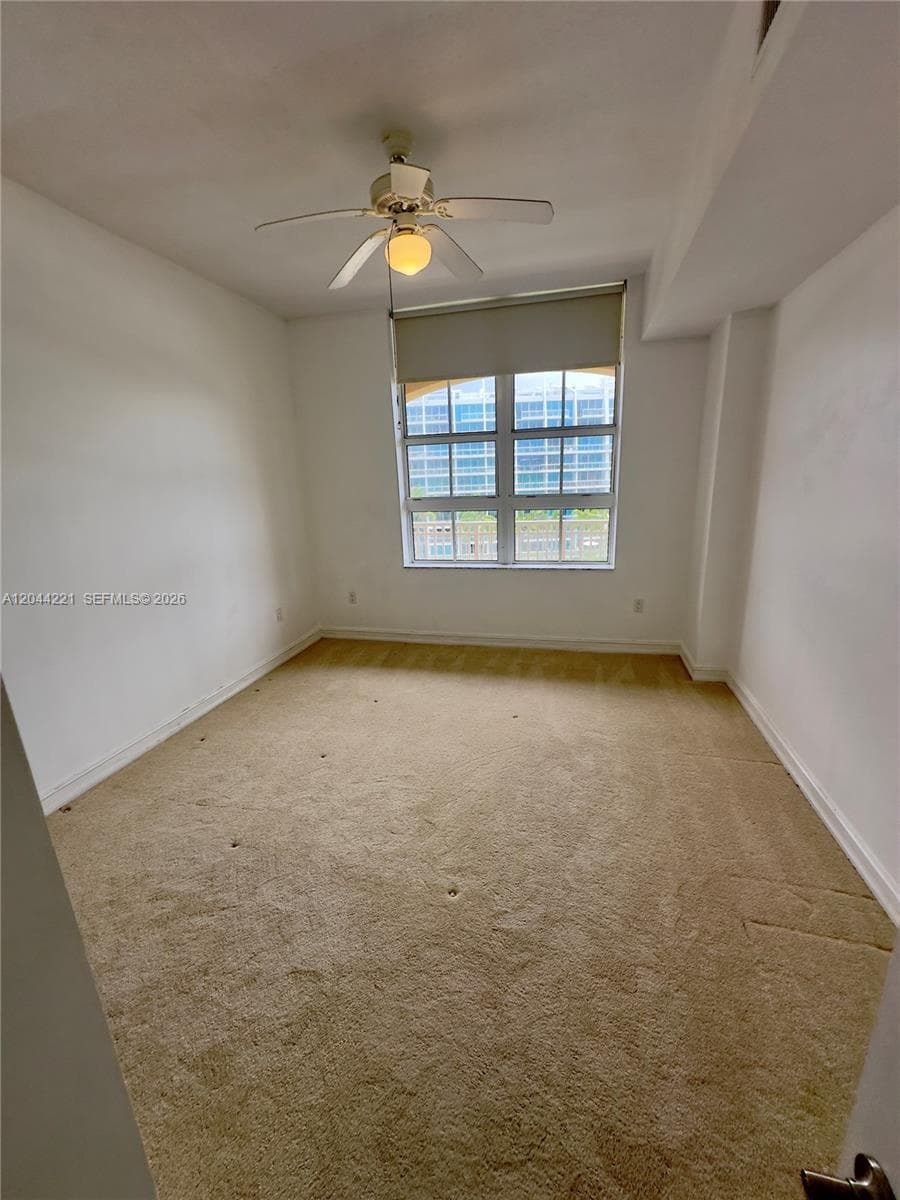 3001 NE 185th St 515 photo 21