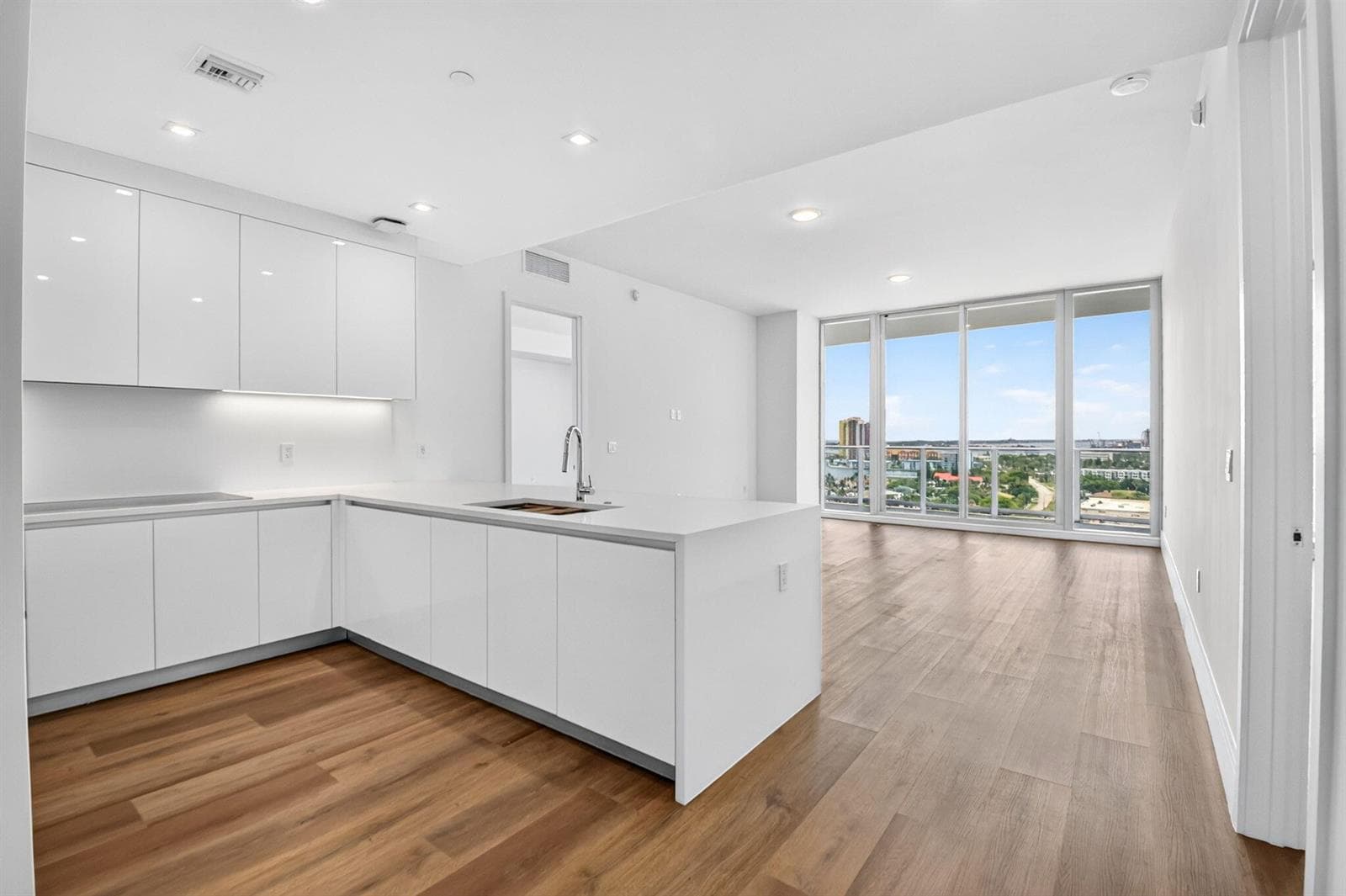 220 Lake Shore Drive 1511 photo 2