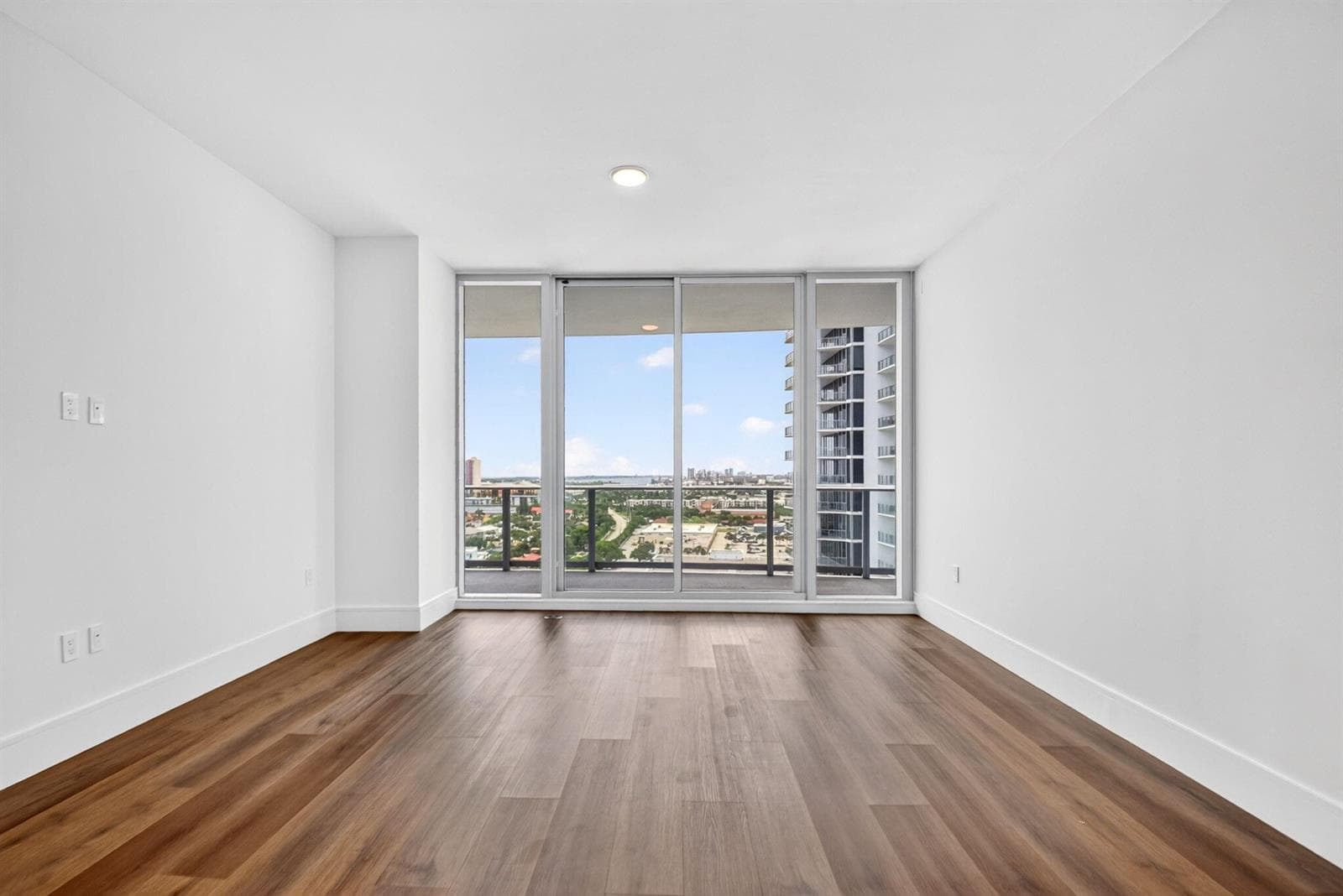 220 Lake Shore Drive 1511 photo 4