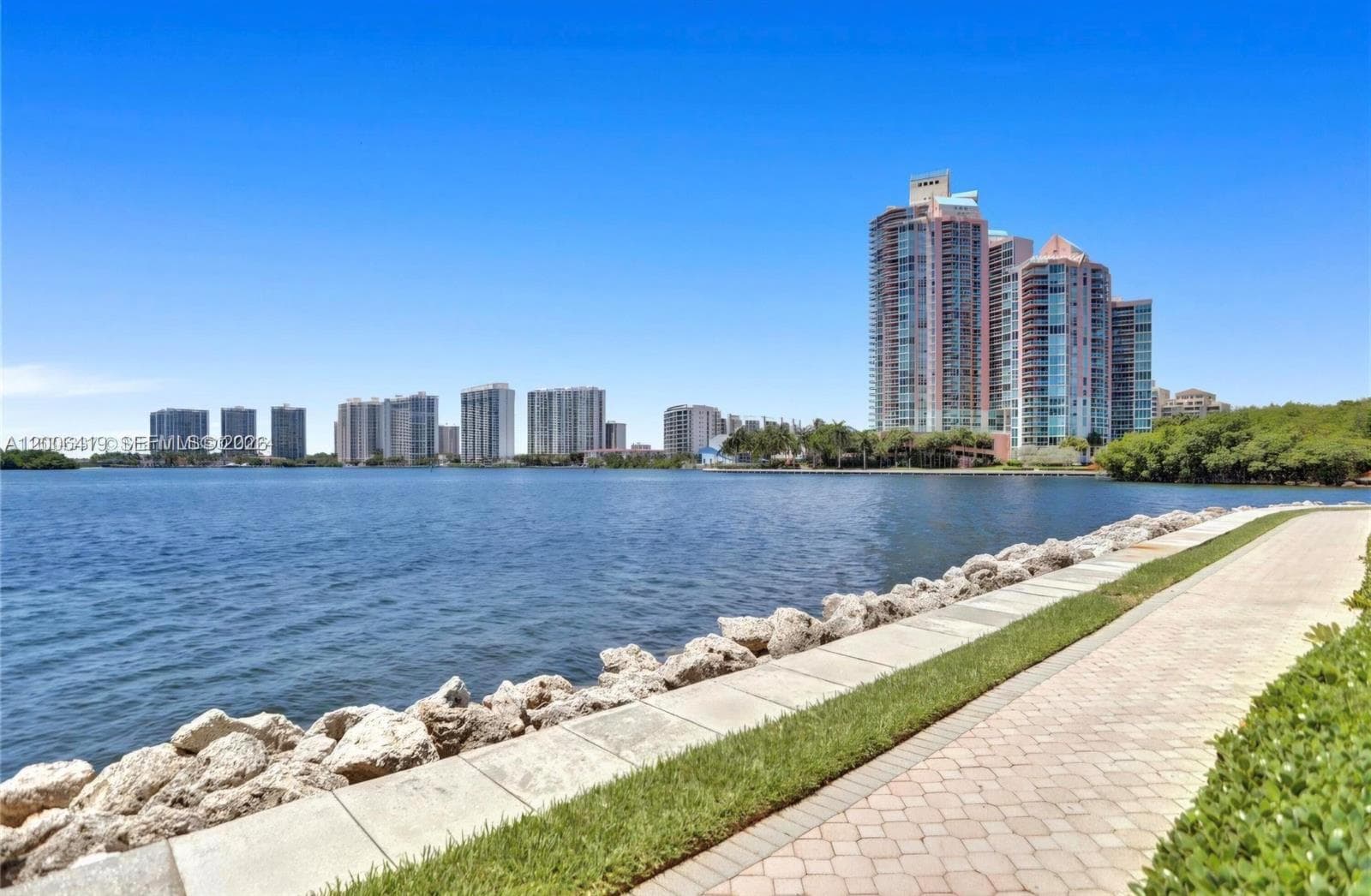 3600 Mystic Pointe Drive 1202 photo 2