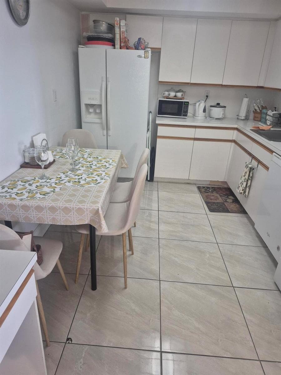 3600 Mystic Pointe Drive 1202 photo 7