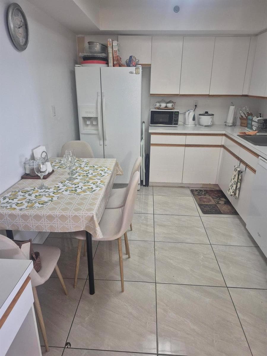 3600 Mystic Pointe Drive 1202 photo 9