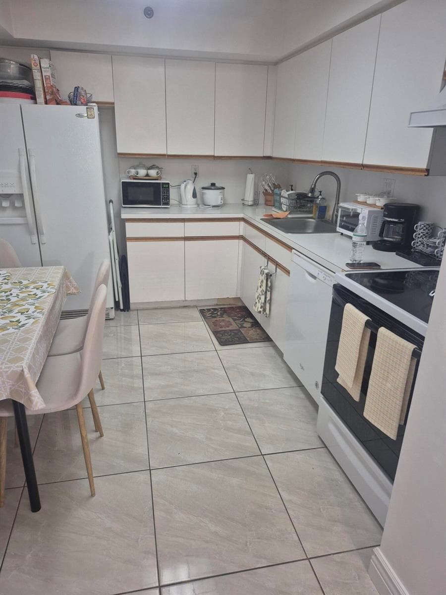 3600 Mystic Pointe Drive 1202 photo 8