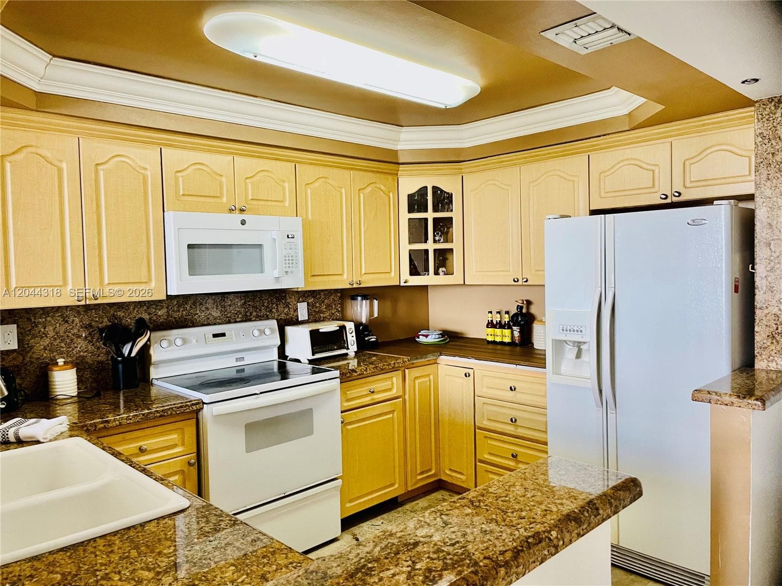 2555 Collins Ave 2006 photo 7