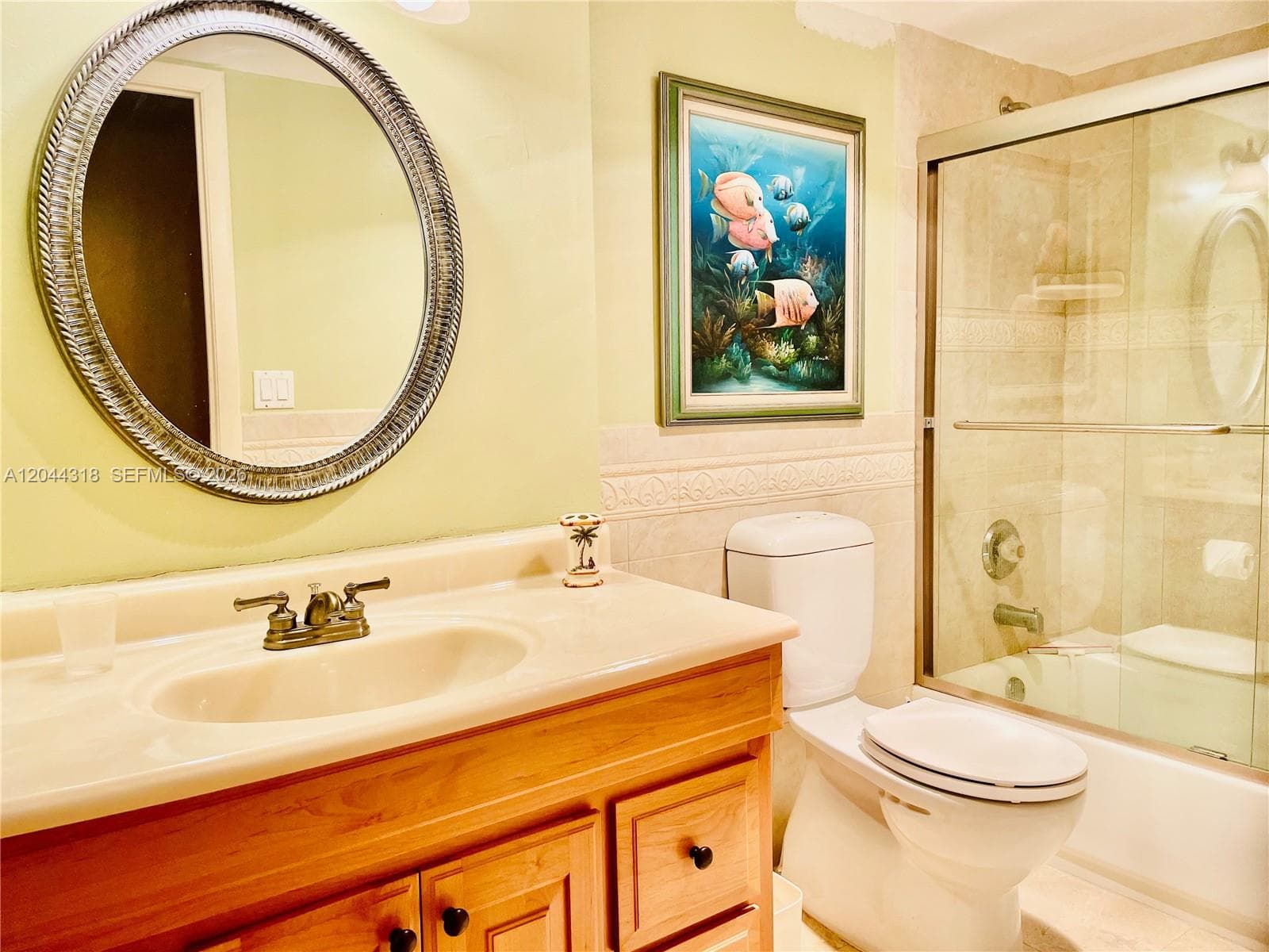 2555 Collins Ave 2006 photo 10