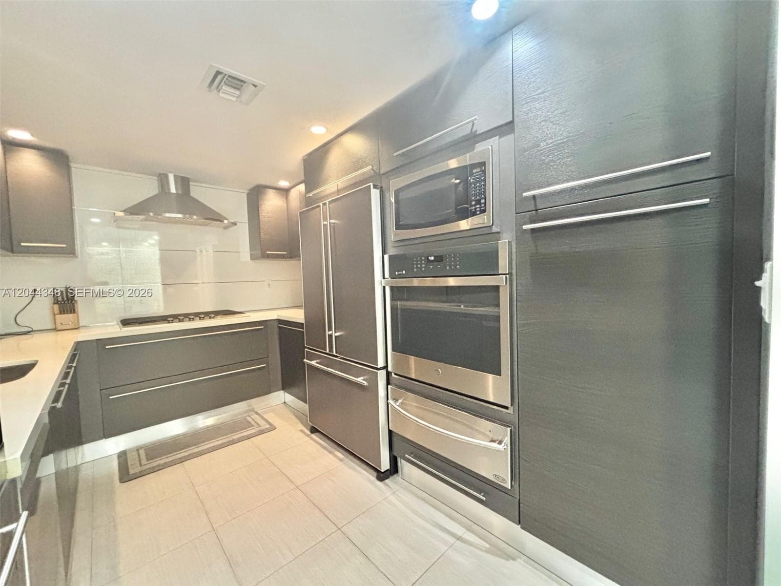 2030 S Ocean Dr 423 photo 2