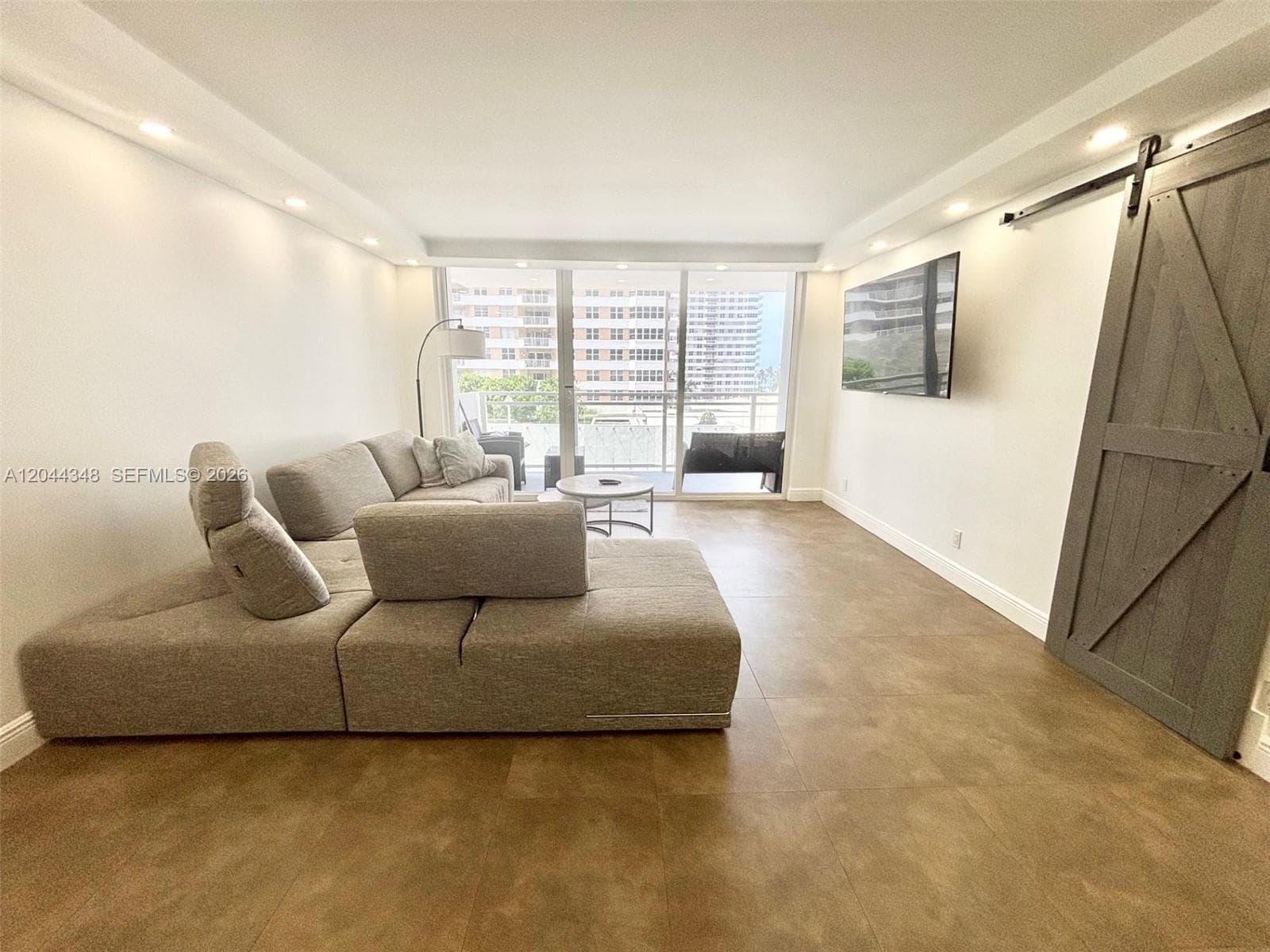 2030 S Ocean Dr 423 photo 7