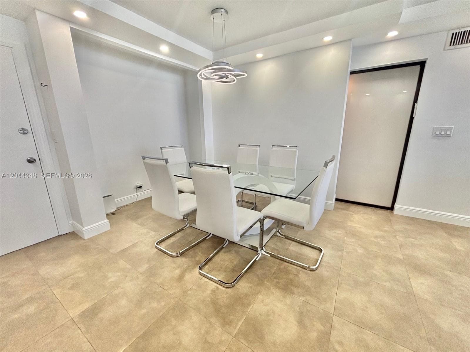 2030 S Ocean Dr 423 photo 5