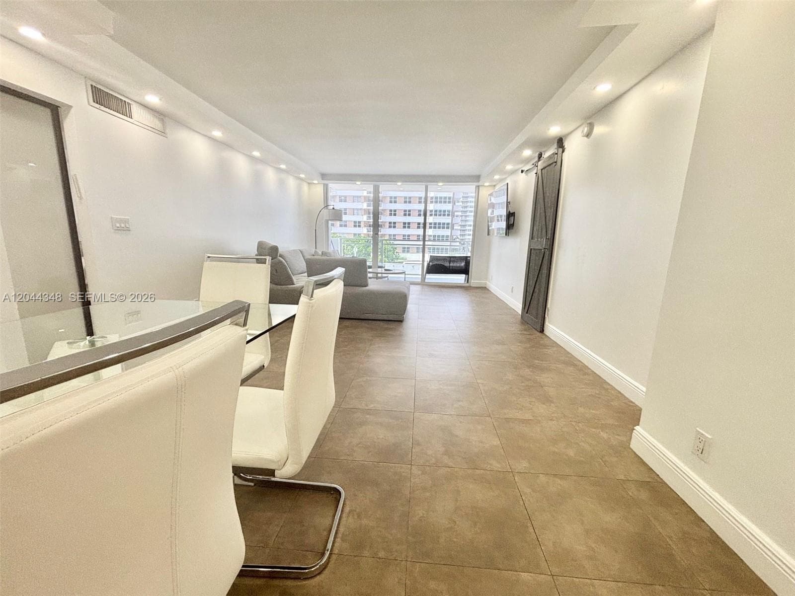2030 S Ocean Dr 423 photo 8