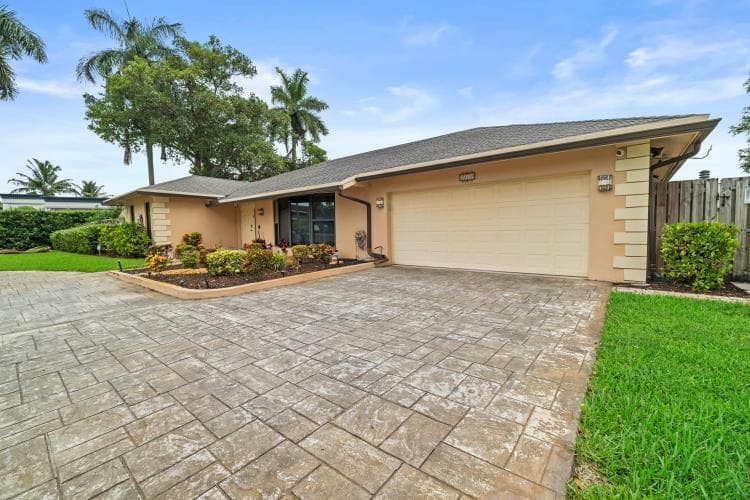 2409 SW 27th Avenue photo 6