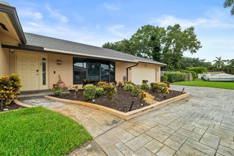 2409 SW 27th Avenue photo 4