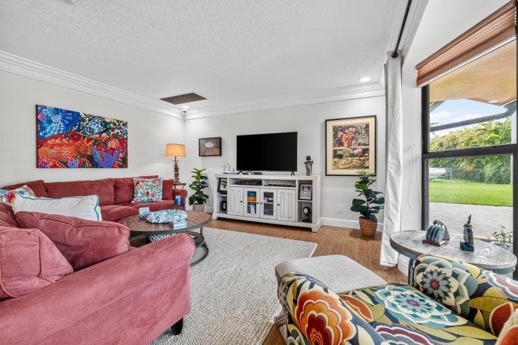 2409 SW 27th Avenue photo 8