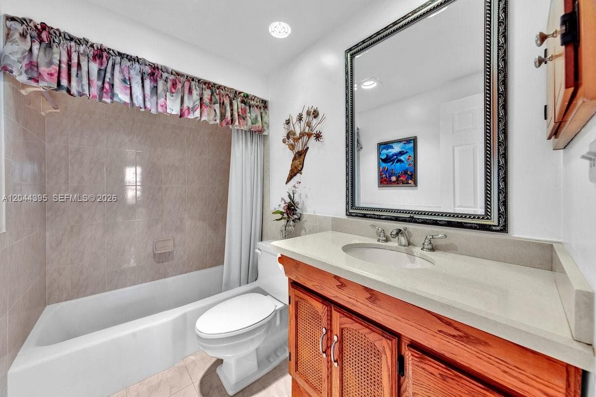 3111 N Ocean Dr 904 photo 13