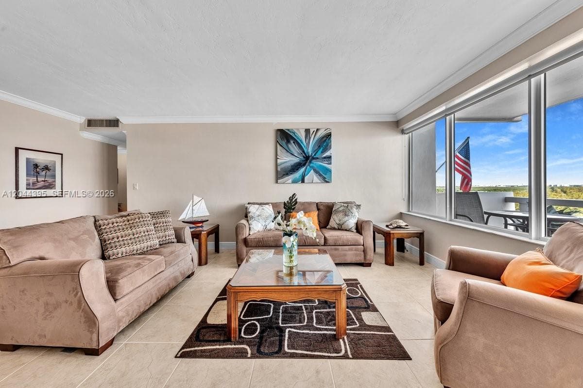 3111 N Ocean Dr 904 photo 9