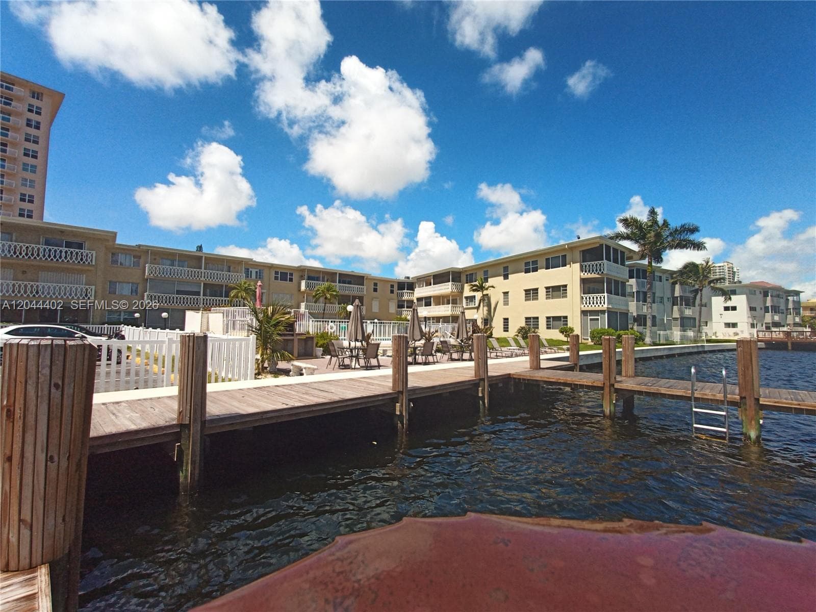 450 GOLDEN ISLES DR 2H photo 16