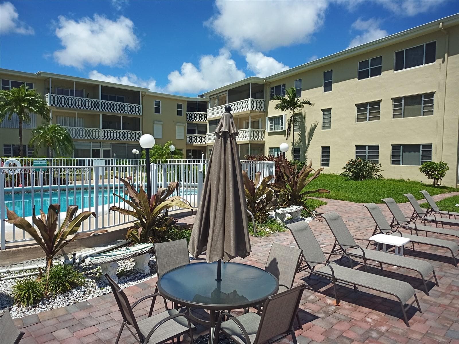 450 GOLDEN ISLES DR 2H photo 22