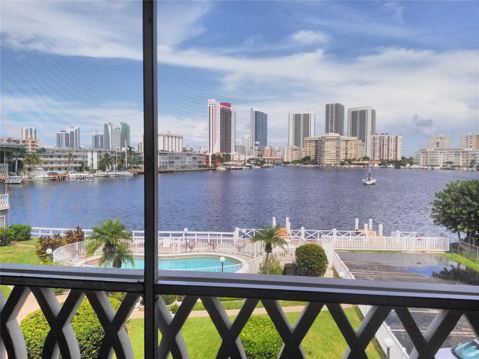 450 GOLDEN ISLES DR 2H photo 3