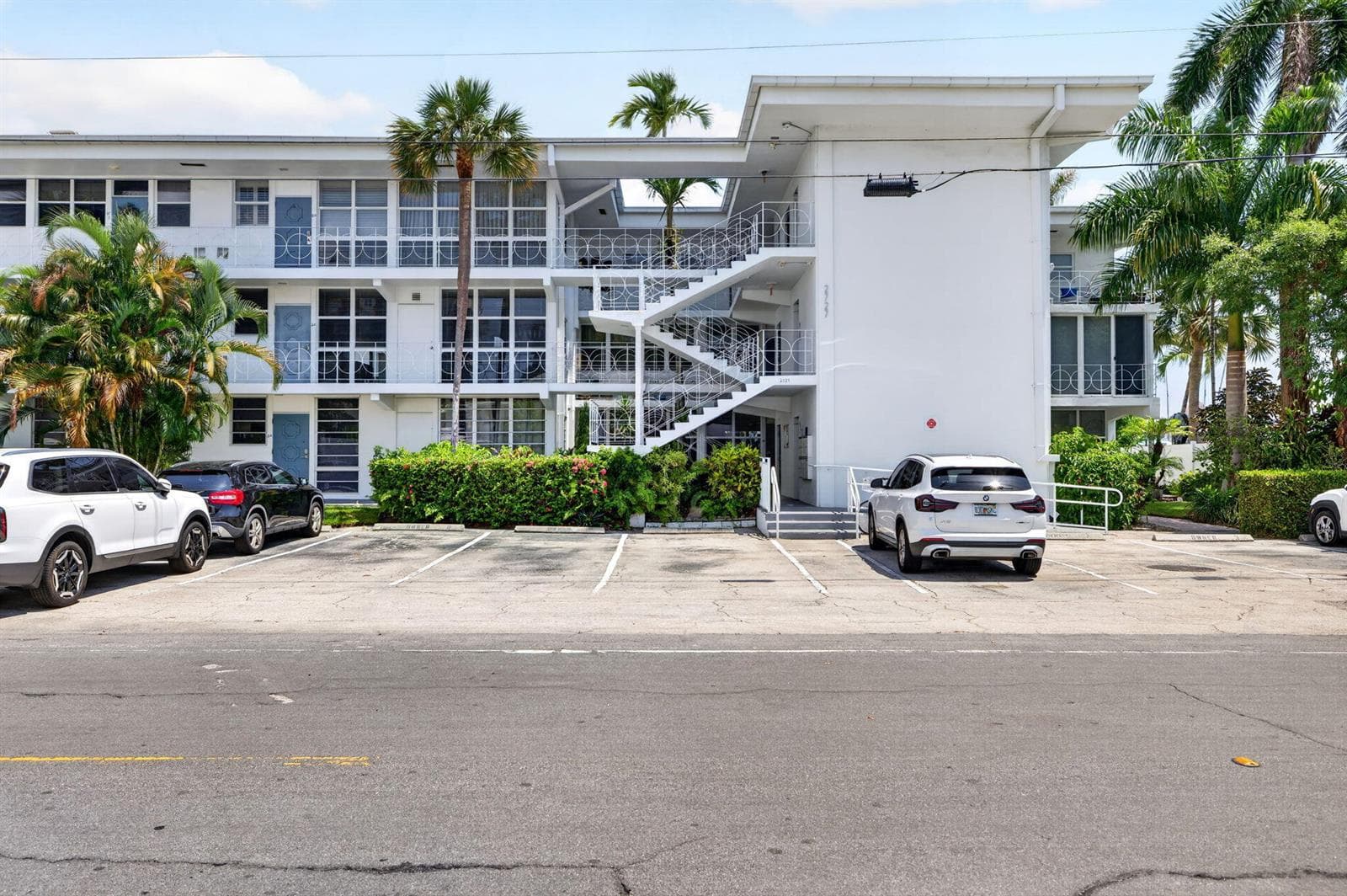 2727 Yacht Club Boulevard 1b photo 1