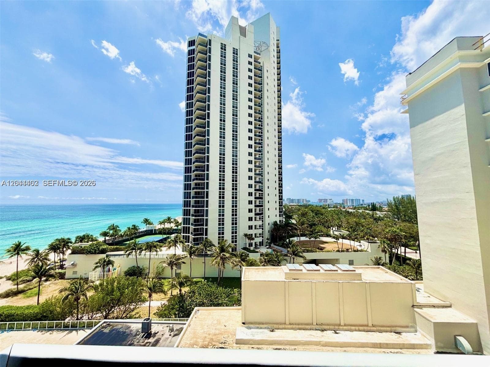 19201 Collins Ave 606 photo 4