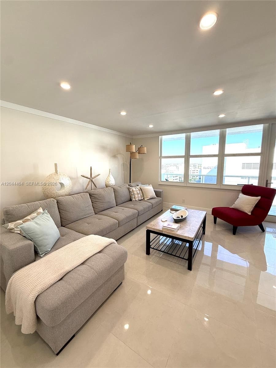 3725 S Ocean Dr 1225 photo 2