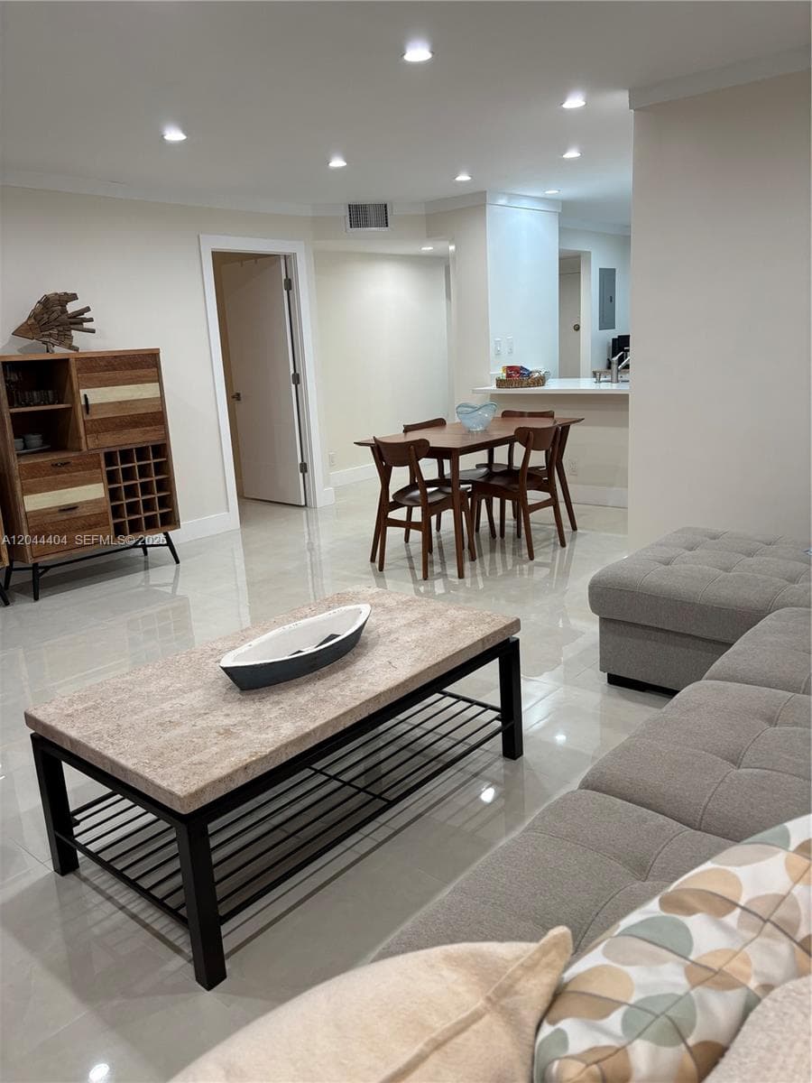 3725 S Ocean Dr 1225 photo 4