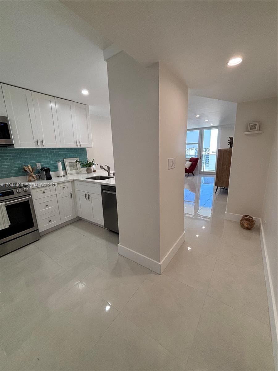 3725 S Ocean Dr 1225 photo 8
