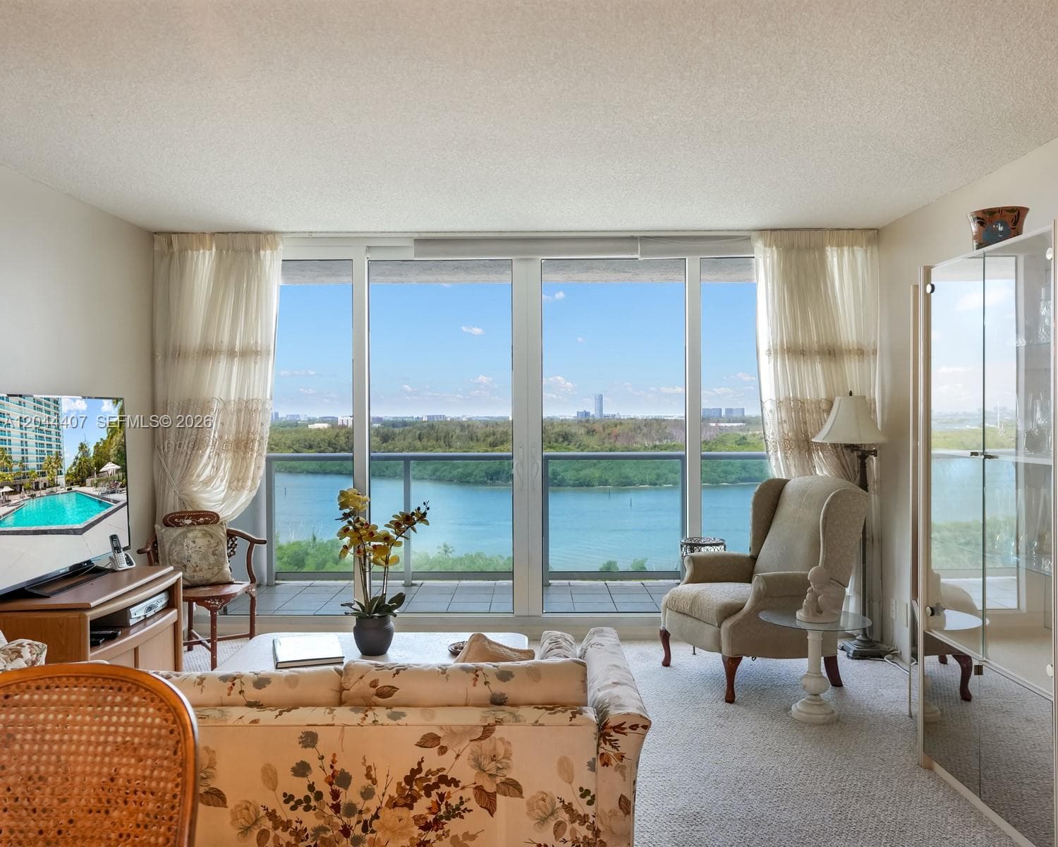100 Bayview Dr 1620 photo 2