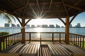 18100 N Bay Rd 304 photo 4