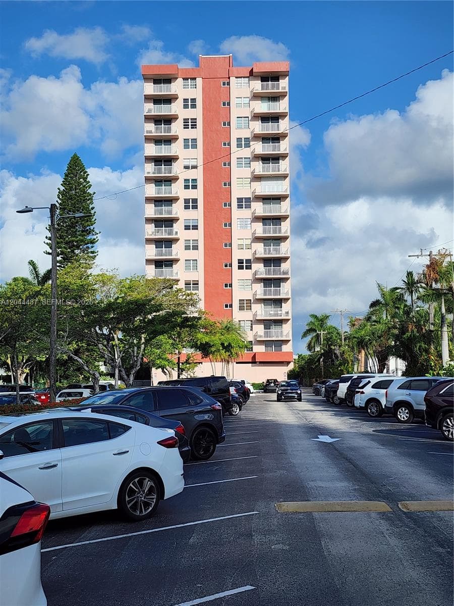 3161 S Ocean Dr 301 photo 2